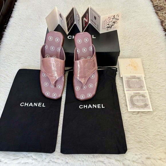 Chanel CC Logo Interlocking Purple Patent Leather Thong Sandals EU 37.5 - Picture 12 of 16